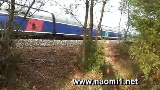 Người lớn, không giấy đăng ký  Một cô gái điếm lớn vắt sữa cổ vũ một xem phim sex cha chong nang dau du khách