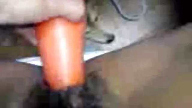 Người lớn, không giấy đăng ký  Một cô gái tóc nâu với một cái mông lớn ngồi trên khuôn mặt của một người bạn và đưa một dương vật giả vào sec bochongnangdau hậu môn