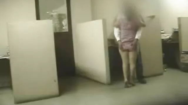 Người lớn, không giấy đăng ký  Mẹ với núm vú sec nang dau cha chong nhô ra và lớn tits chèn một đồ chơi vibro vào cô ấy âm đạo