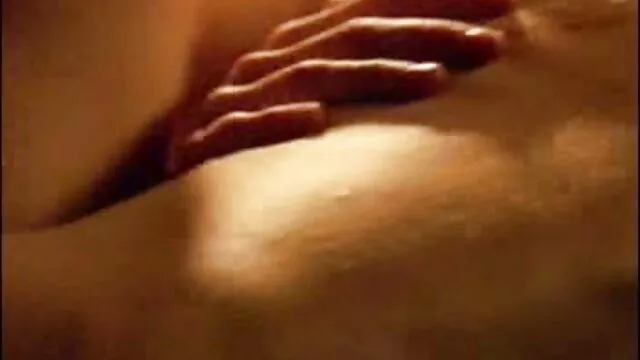 Người lớn, không giấy đăng ký  Một người đàn ông đập một người phụ nữ sem phim sec loan luan Nga với mái tóc ngắn kiểu doggy