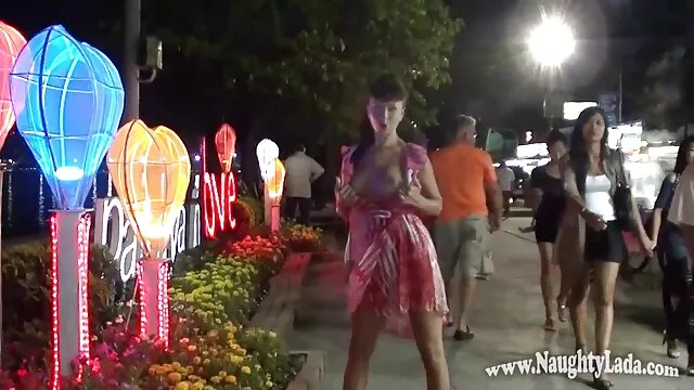Người lớn, không giấy đăng ký  Negligee phim sec chi va em để quyến rũ